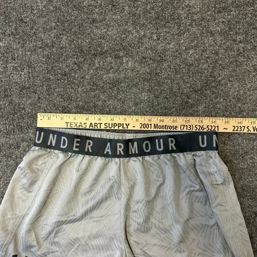 Under Armour Shorts Womens Size M Grey Geometric Athletic Running HeatGear Gym